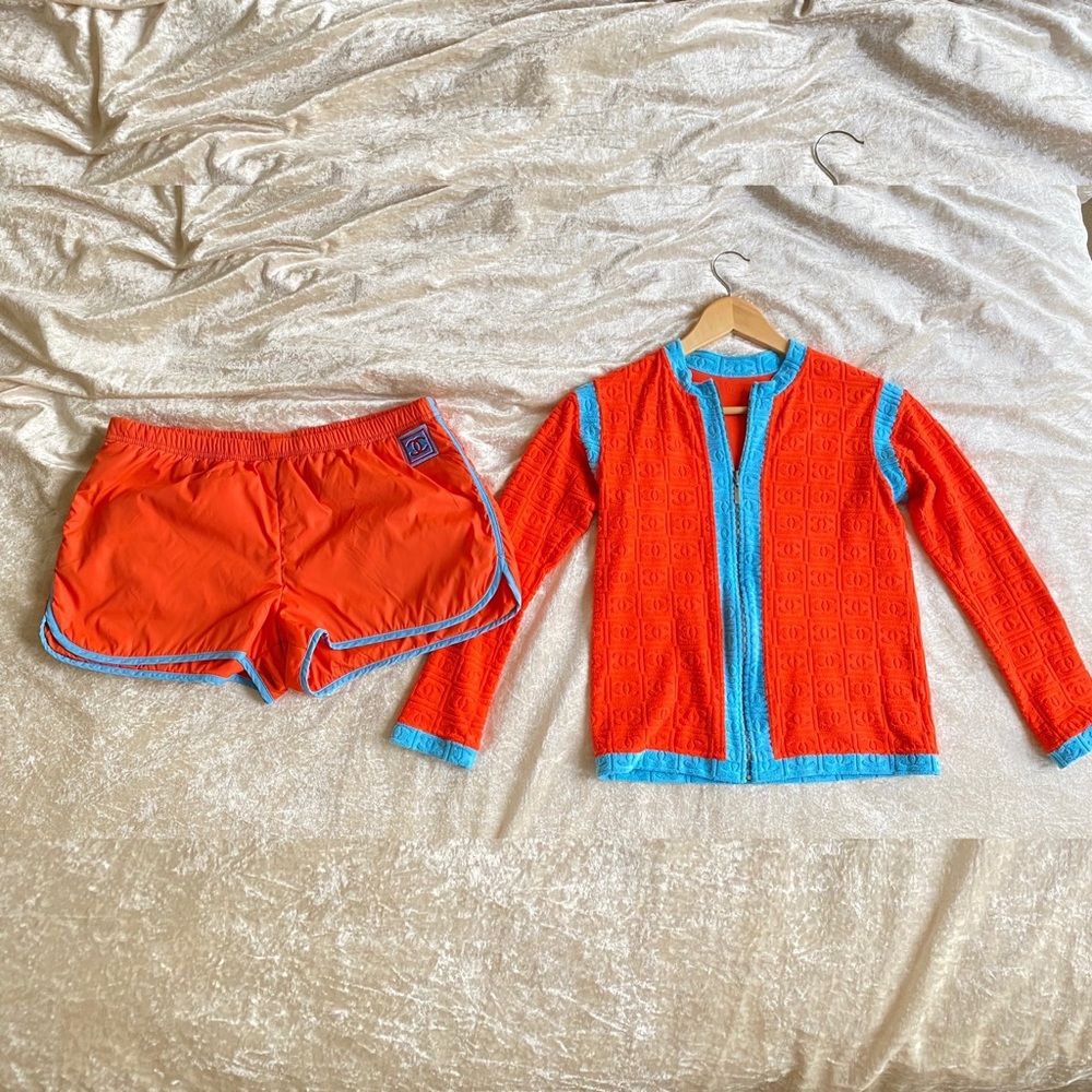 Vintage Authentic CHANEL Tangerine/Aqua Shorts!😍